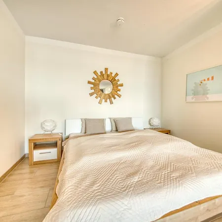 - Haus C, App 0c1201 *
